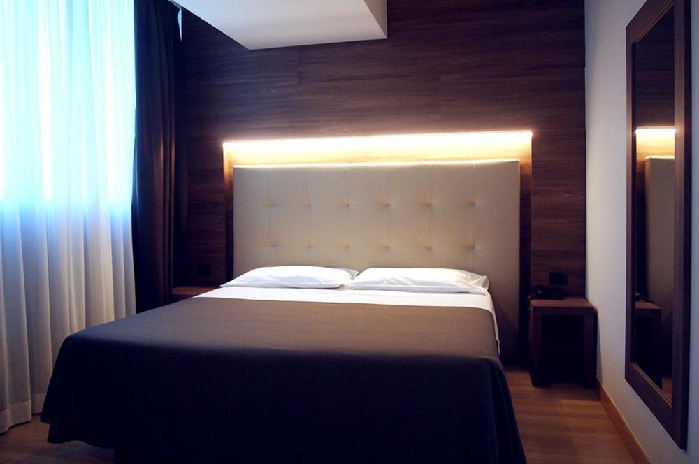 Golf Hotel Milano Opera Eksteriør billede