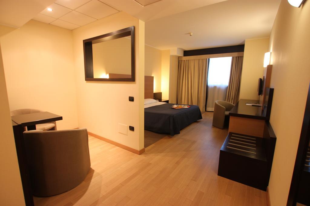 Golf Hotel Milano Opera Eksteriør billede